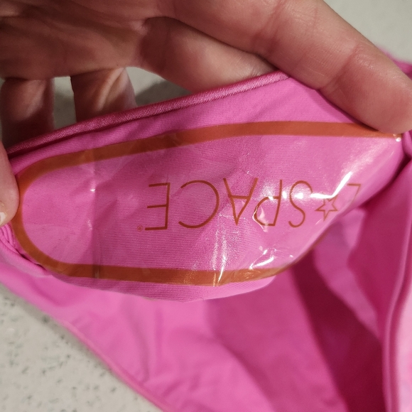 L Space Sierra One Piece - Picture 9 of 11